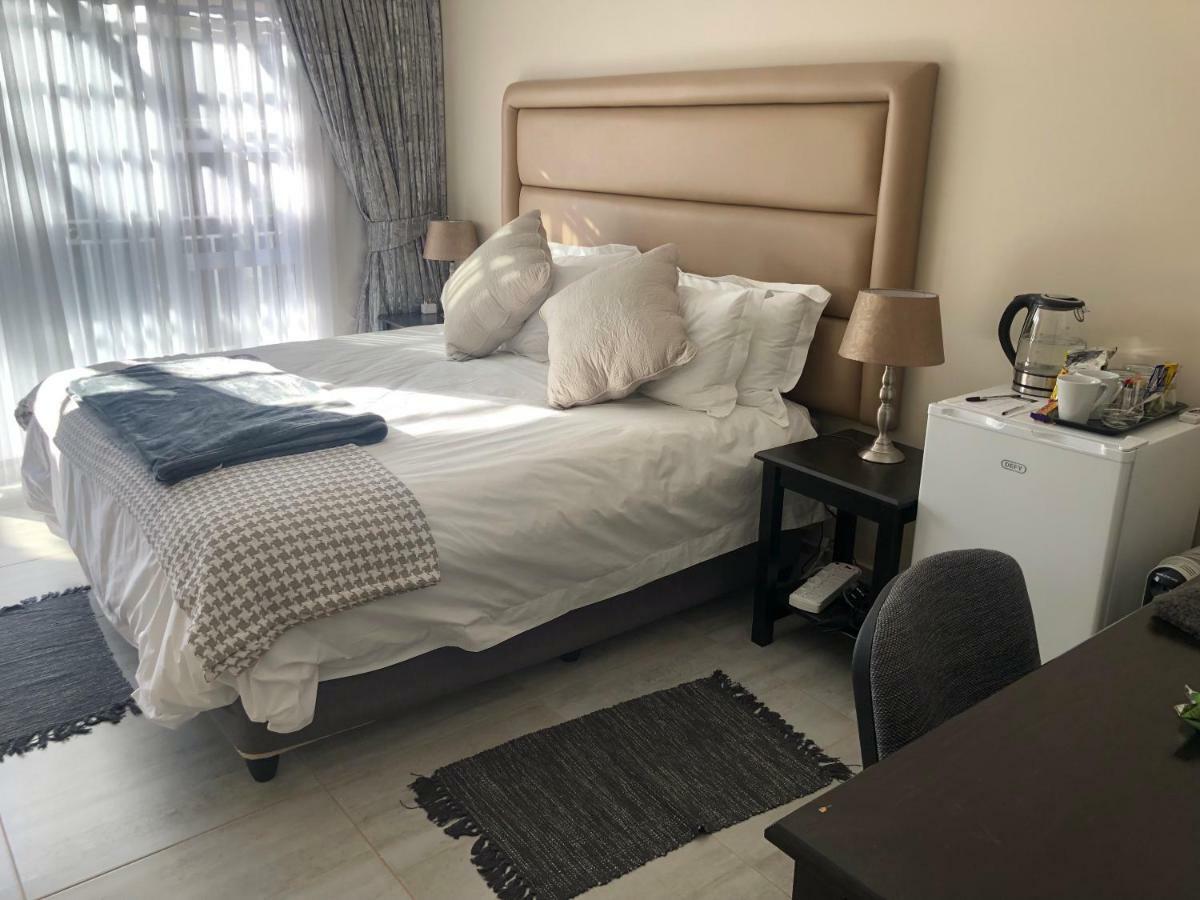 6 On Acacia Bed and Breakfast Johannesburg Buitenkant foto